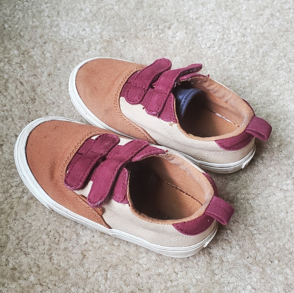 Old Navy velcro strap shoes toddler size 7